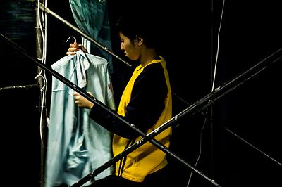 身體座標：當代生活中的身體想像--黃萱創作研究 圖11〈洗衣〉