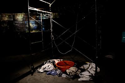 身體座標：當代生活中的身體想像--黃萱創作研究 圖8〈洗衣〉