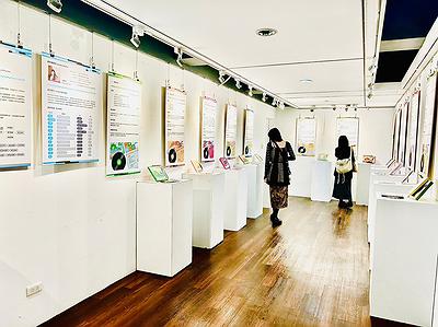 A Study of Motion Graphics Application for Vinyl Records Packaging of Taiwanese Nursery Rhymes's Cover