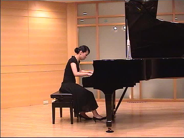 變奏曲之演奏探討與詮釋－以貝多芬F大調變奏曲作品34與拉赫曼尼諾夫柯賴里主題變奏曲作品42為例