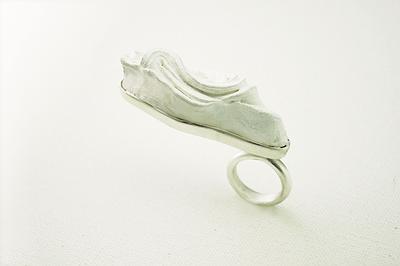 「動、靜」意象的探索複合媒材首飾創作論述5