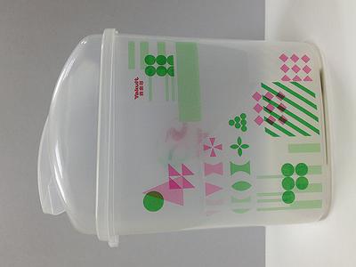 品牌形象與輔助圖形設計應用之創作論述－ 以養樂多50週年形象設計案為例-10