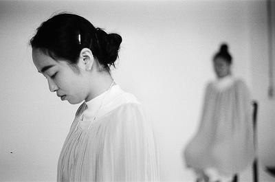 Armlessly Embraced 無手的擁抱 1 (攝影師 王聖夫)的封面圖