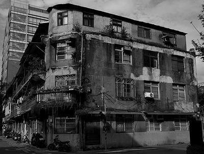 〈城市風景〉NO-4，76.2 x101.6cm的封面圖