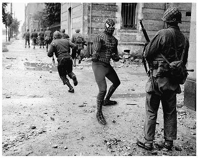 尼凱．尹莎，〈1944年，賽堡港〉(Cherbourg 1944)，2012，53X67 (cm)，數位輸出，瑞典。