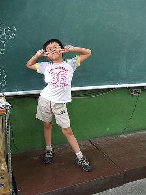 影像教學媒體導引對兒童繪畫人物表現中知覺能力影響之研究－以桃園縣南門國小為例-2的封面圖