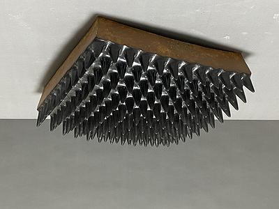 圖132 劉奕堂，〈衛〉，雕塑土、黑色消光釉、墨綠黑斑釉，45×45×15cm，2020