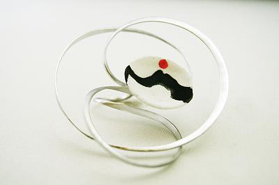 「動、靜」意象的探索複合媒材首飾創作論述12