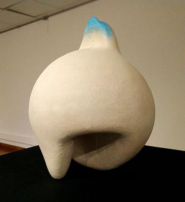與植物對話 — 魏金蕊陶藝創作論述-《希望》側面展出效果。