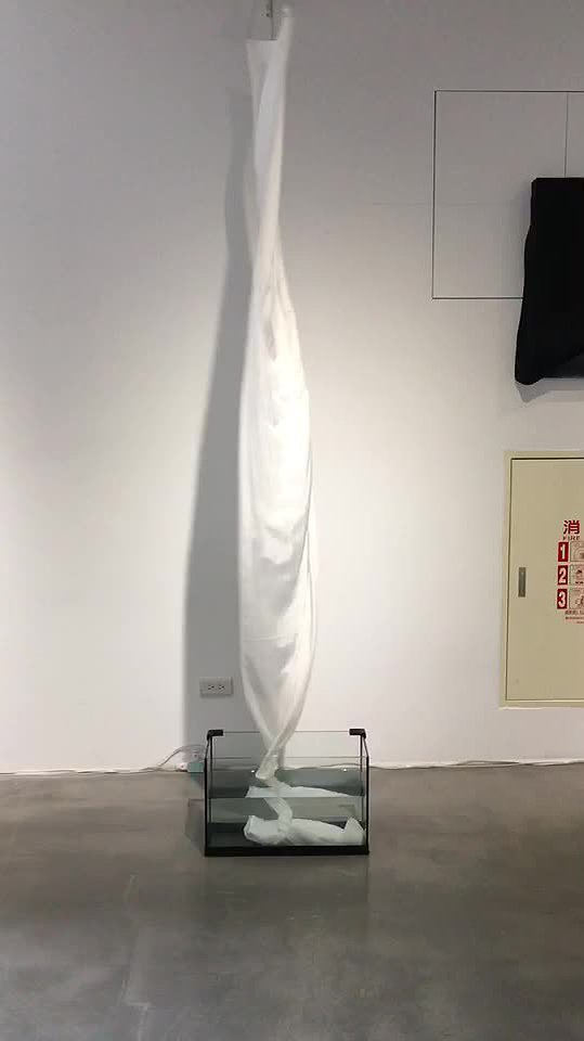 人類動作與工具物的關係 ─── 陳宗亮創作研究, 洗澡的布 (2) 04