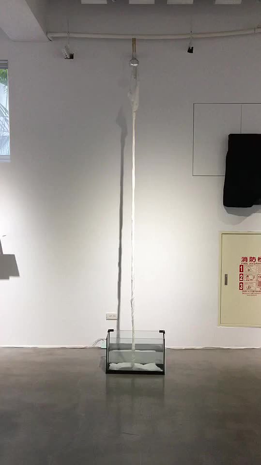 人類動作與工具物的關係 ─── 陳宗亮創作研究, 洗澡的布 07