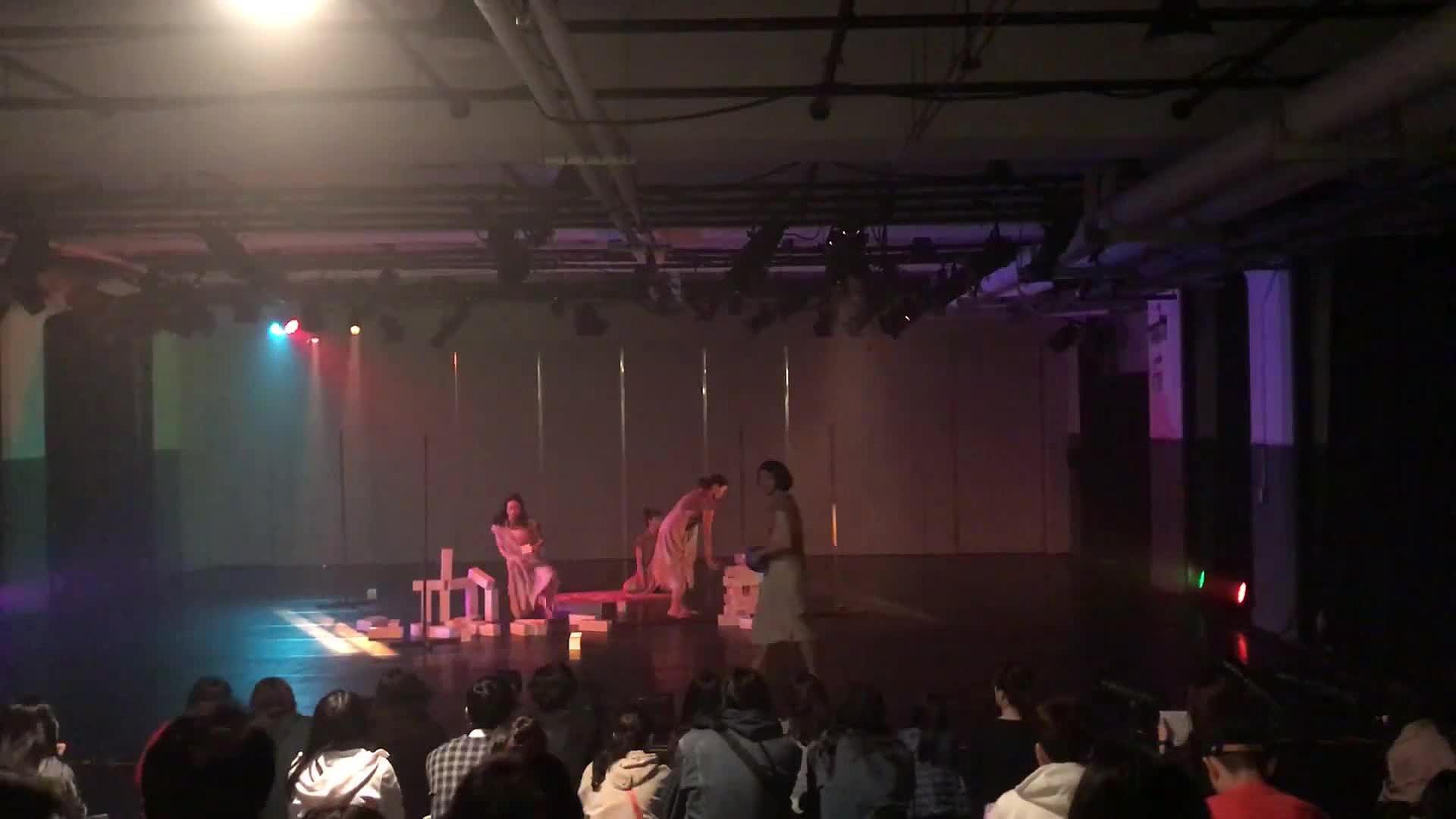 《神要建國》的封面圖