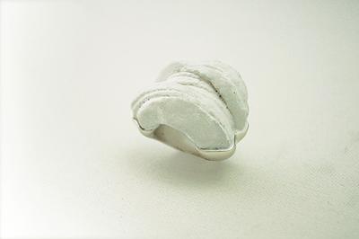 「動、靜」意象的探索複合媒材首飾創作論述6