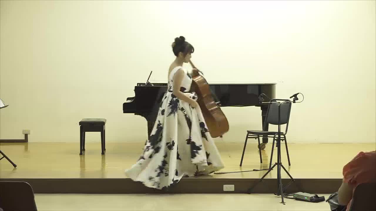 The Interpretation and Analysis of Stravinsky《Suite Italienne》's Cover