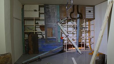 〈在我行走的路上〉，2020，現成物、檜木、木作、水泥、不鏽鋼、鋼筋19