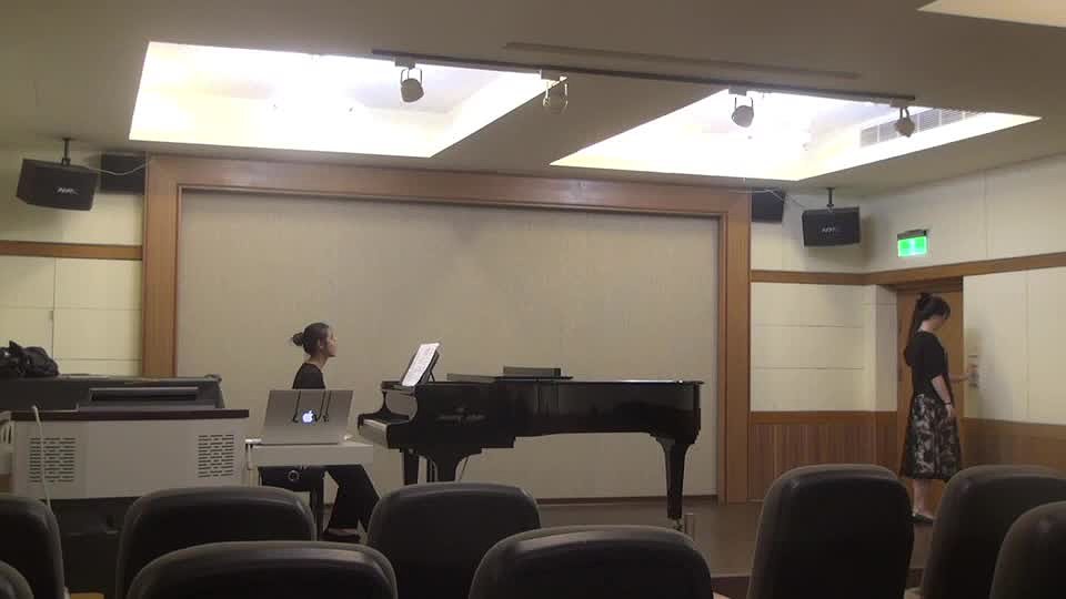 梅諾悌聲樂作品之探討與研究－以《靈媒》兩首詠唱調與《遙遠的歌曲》三首歌曲為例-1的封面圖