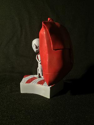 物件與人體相互關係的雕塑創作-3-5背包的封面圖