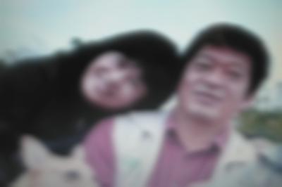 十年後的錯動-父母親於家屋旁果園前合影   苗栗卓蘭