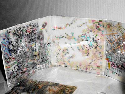 〈轉世．昇華〉(立版左上細節)，2014年，紙、油性簽字筆、紙膠帶，29.7×21×21cm。