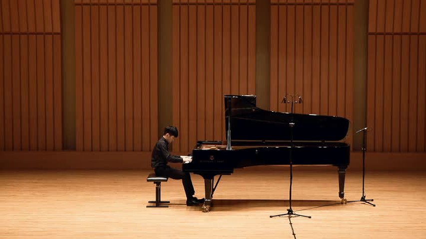 以拉赫曼尼諾夫第二號鋼琴協奏曲探討其心理歷程 ——從精神崩潰到意氣風發/畢業音樂會-2