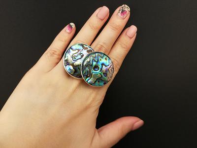 重生計畫 關於蝴蝶的金工創作-佩戴在手上的「疊蝶」系列之一的封面圖