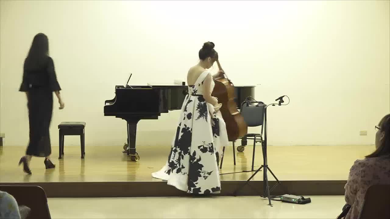 The Interpretation and Analysis of Stravinsky《Suite Italienne》's Cover