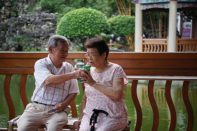 家的定義 2012 台南 後來我才發現關於家的感覺是在你愛和愛你的人的地方生活，他們像是樹狀圖的第一筆，把整家的形狀畫出來了，這裡就是我的家。