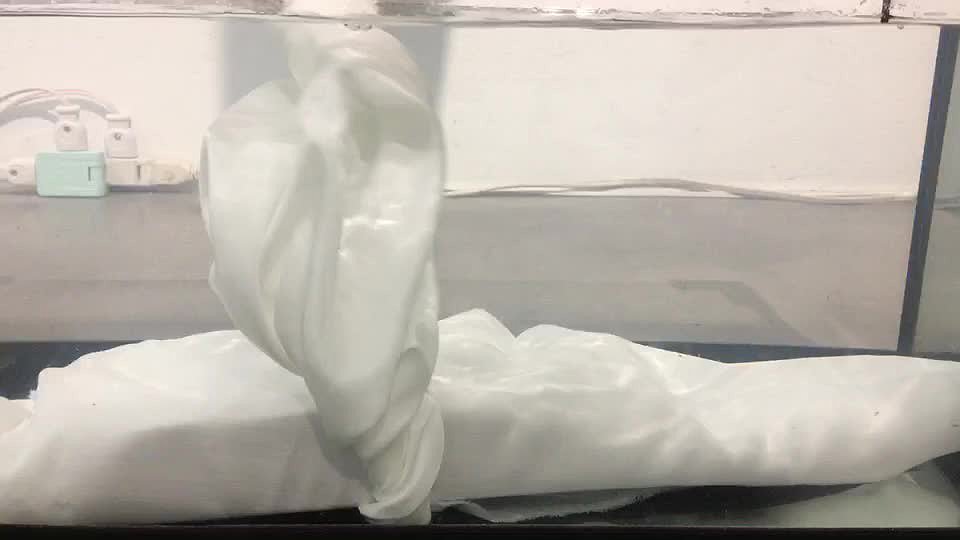 人類動作與工具物的關係 ─── 陳宗亮創作研究, 洗澡的布(局部2) 06