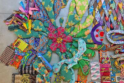 喬安娜瓦斯康塞洛斯，平面纖維編織藝術，畫面擷取自其個人網站