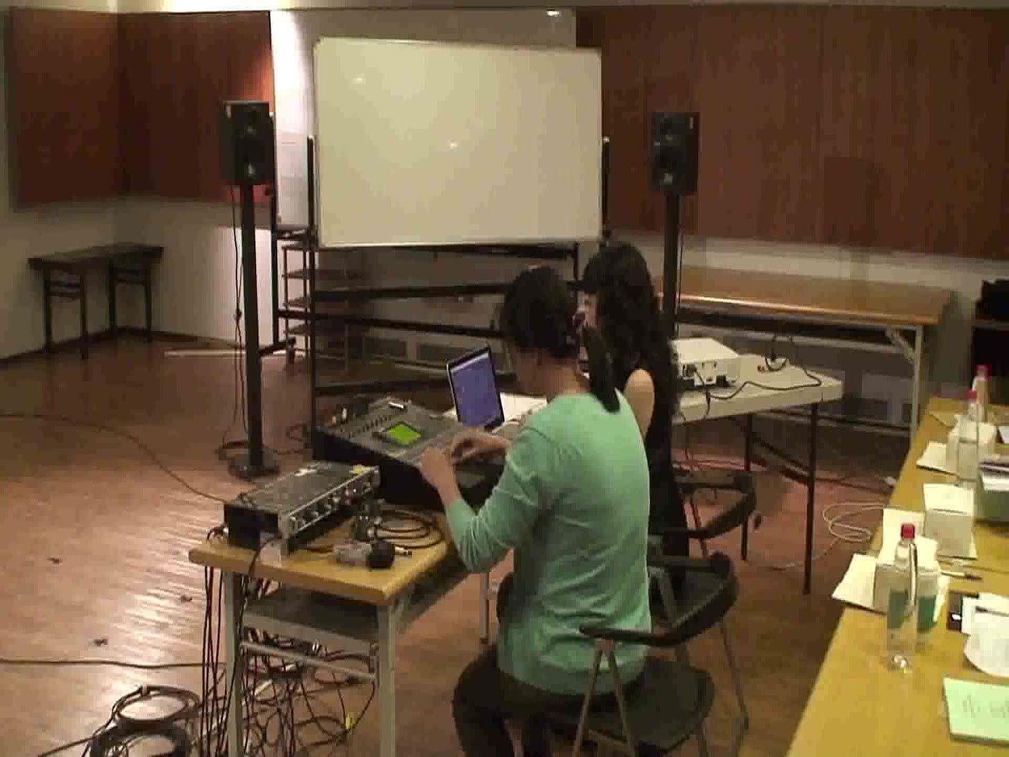 《幻影》為八聲道電子音樂的封面圖