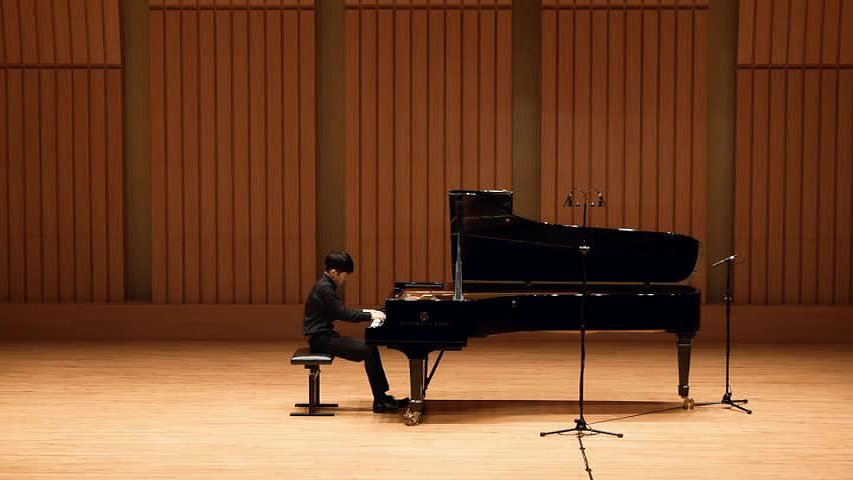 以拉赫曼尼諾夫第二號鋼琴協奏曲探討其心理歷程 ——從精神崩潰到意氣風發/畢業音樂會-3的封面圖
