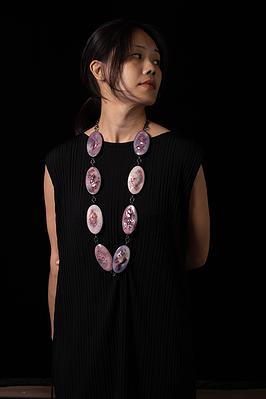 2024_06_Allergy_necklace_enamel_wearing