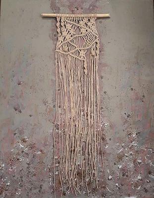 吳淑幸，《繩線引力》系列之十四，灰姑娘，複合媒材，91x72cm，2019，吳淑幸攝影