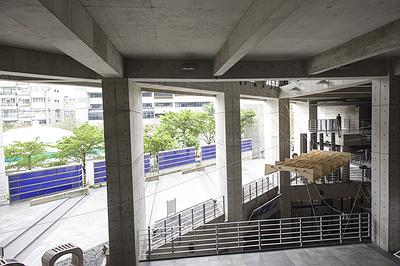 穹頂與幻象 : 揭示我們所背負的-22的封面圖