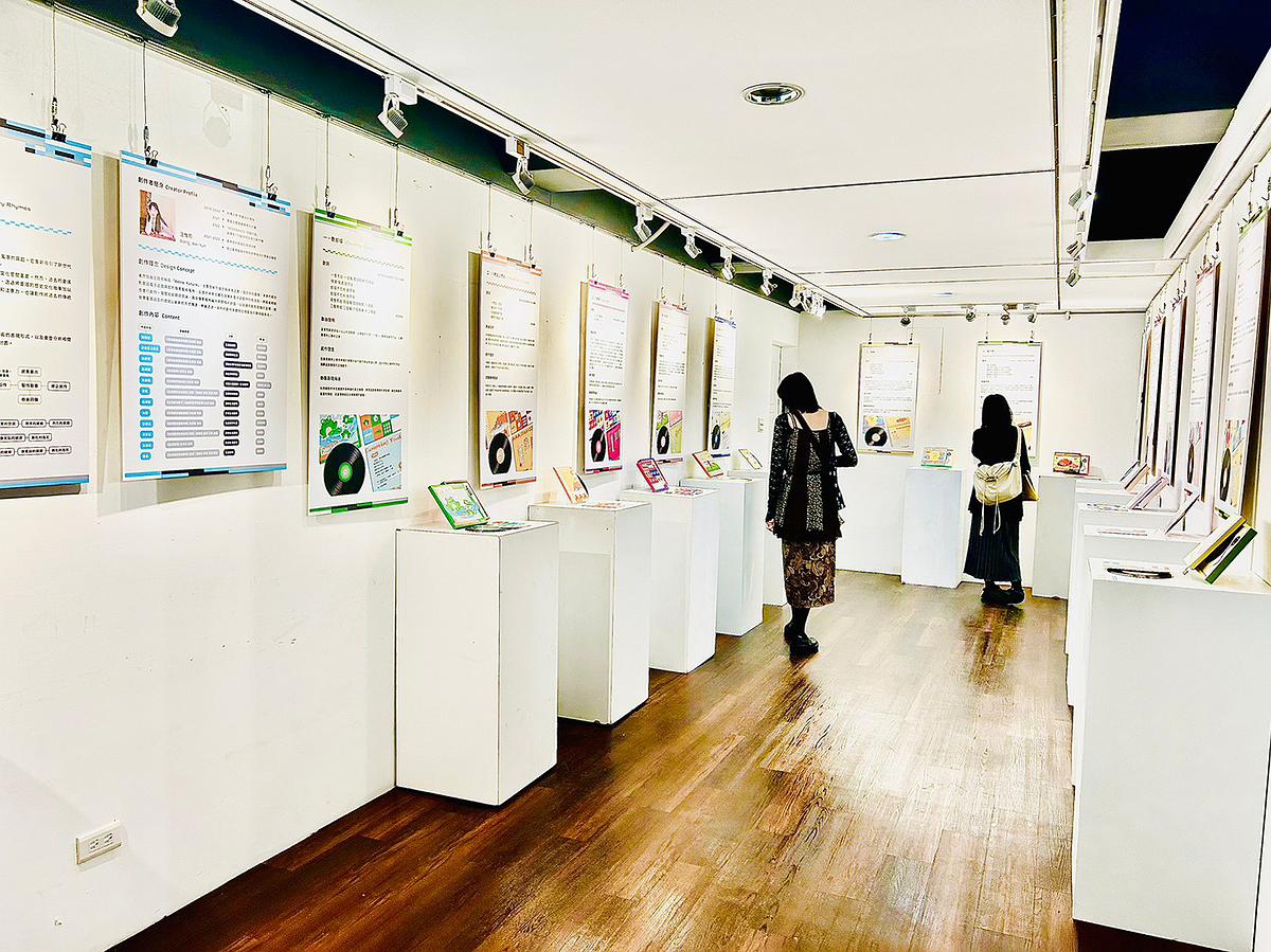 A Study of Motion Graphics Application for Vinyl Records Packaging of Taiwanese Nursery Rhymes's Cover