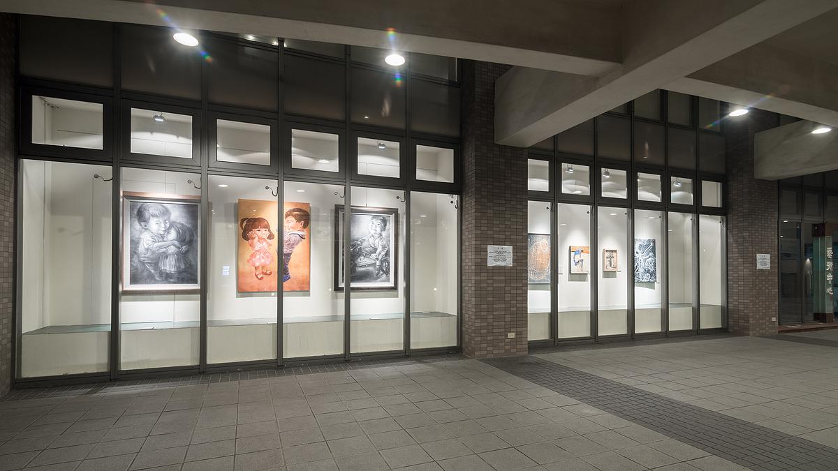 A Study of Creation of Mother and Children's Image's Cover