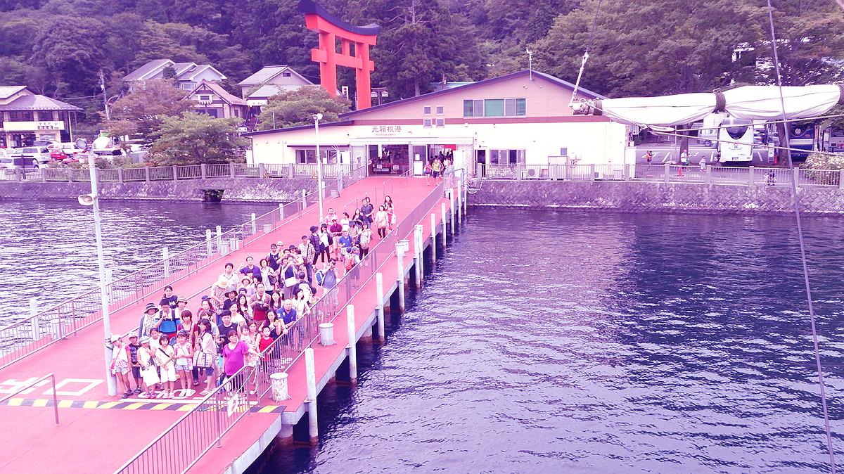 2013 東京 等待期待-他們等待著期待中的渡船。的封面圖