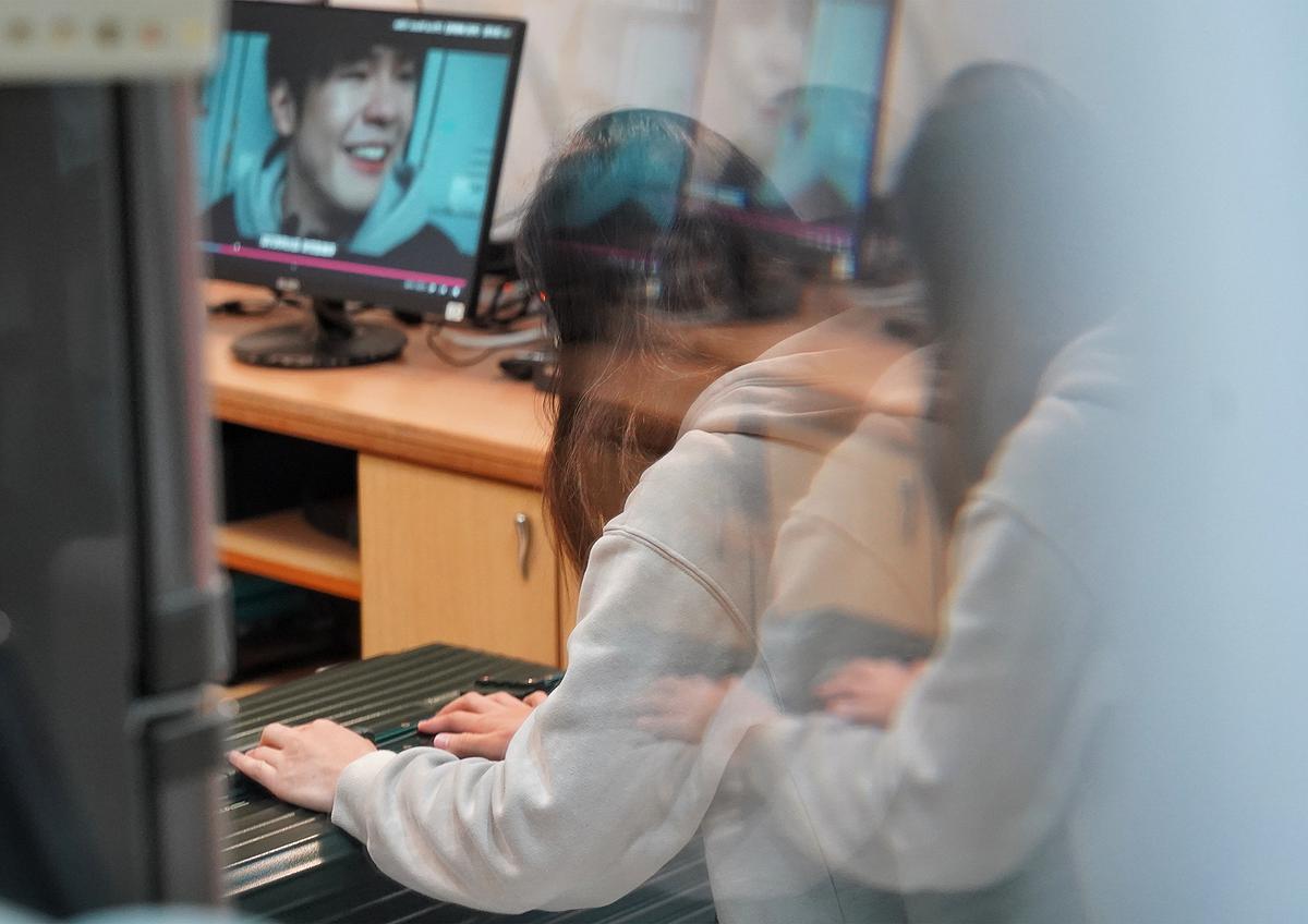 Photo Project：Hongkongers’ Struggles Under Taiwan Immigration Policy's Cover