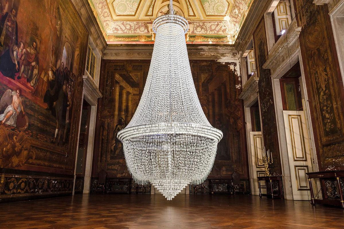 喬安娜瓦斯康塞洛斯凡爾賽宮，2012，三張畫面都擷取自其個人網站的封面圖