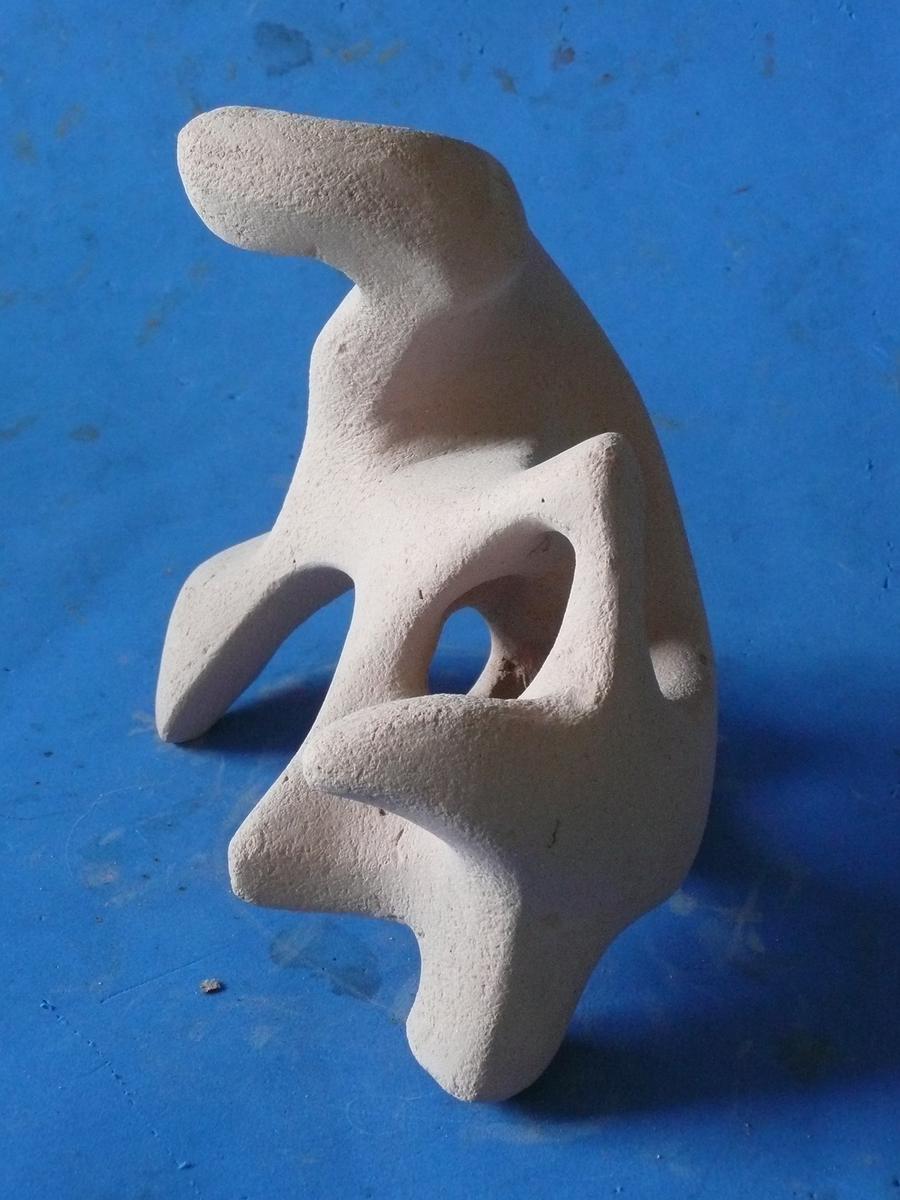 從線性到空間建構的雕塑概念:周淑玲創作論述-70.滾石不生苔2的封面圖