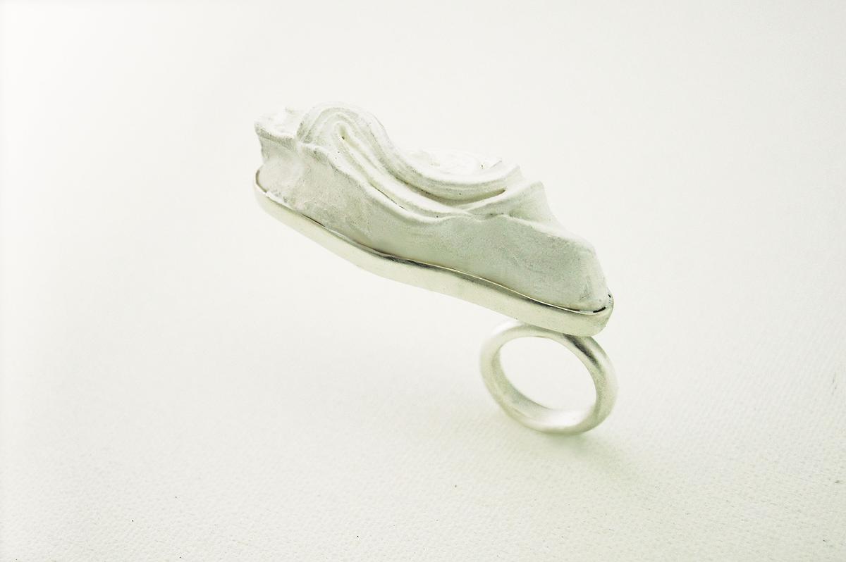 「動、靜」意象的探索複合媒材首飾創作論述5的封面圖