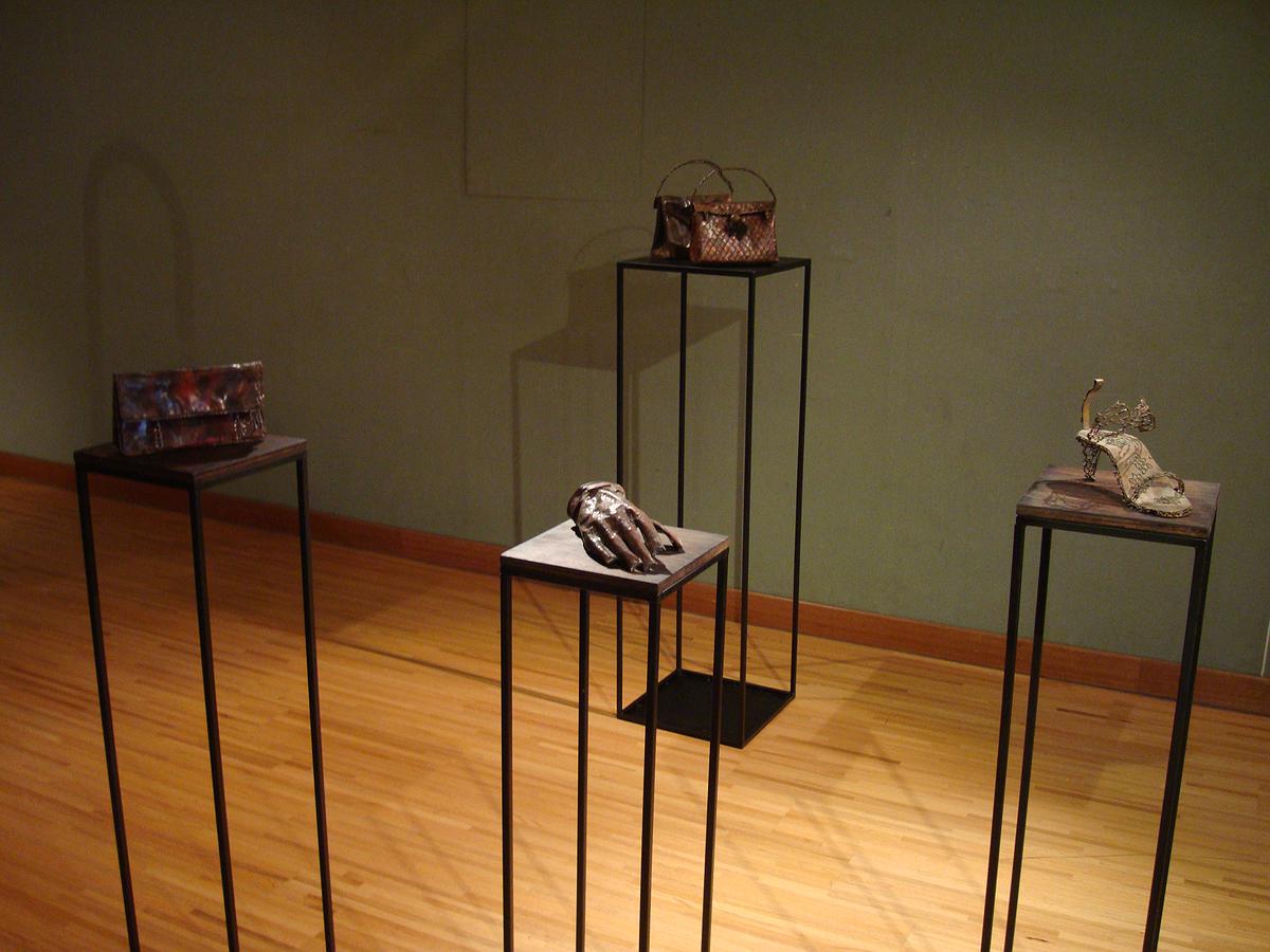 Invisible, Shell and Clothes － A Discourse on Huang, Hsiao-Shan's Work of Art's Cover