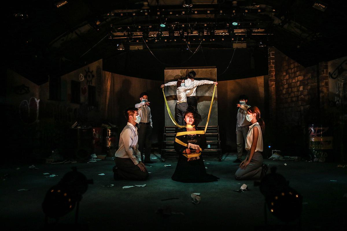 The Emotional Imagination of Color in Set Design-Take Lee Bonnes and Unschuld Set Design for Example's Cover