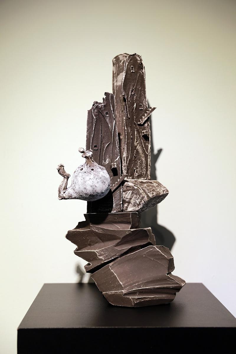 Between the Suppression and the Liberation : Self-interpretations of Tsai Jr-Yung's Ceramic Creations's Cover