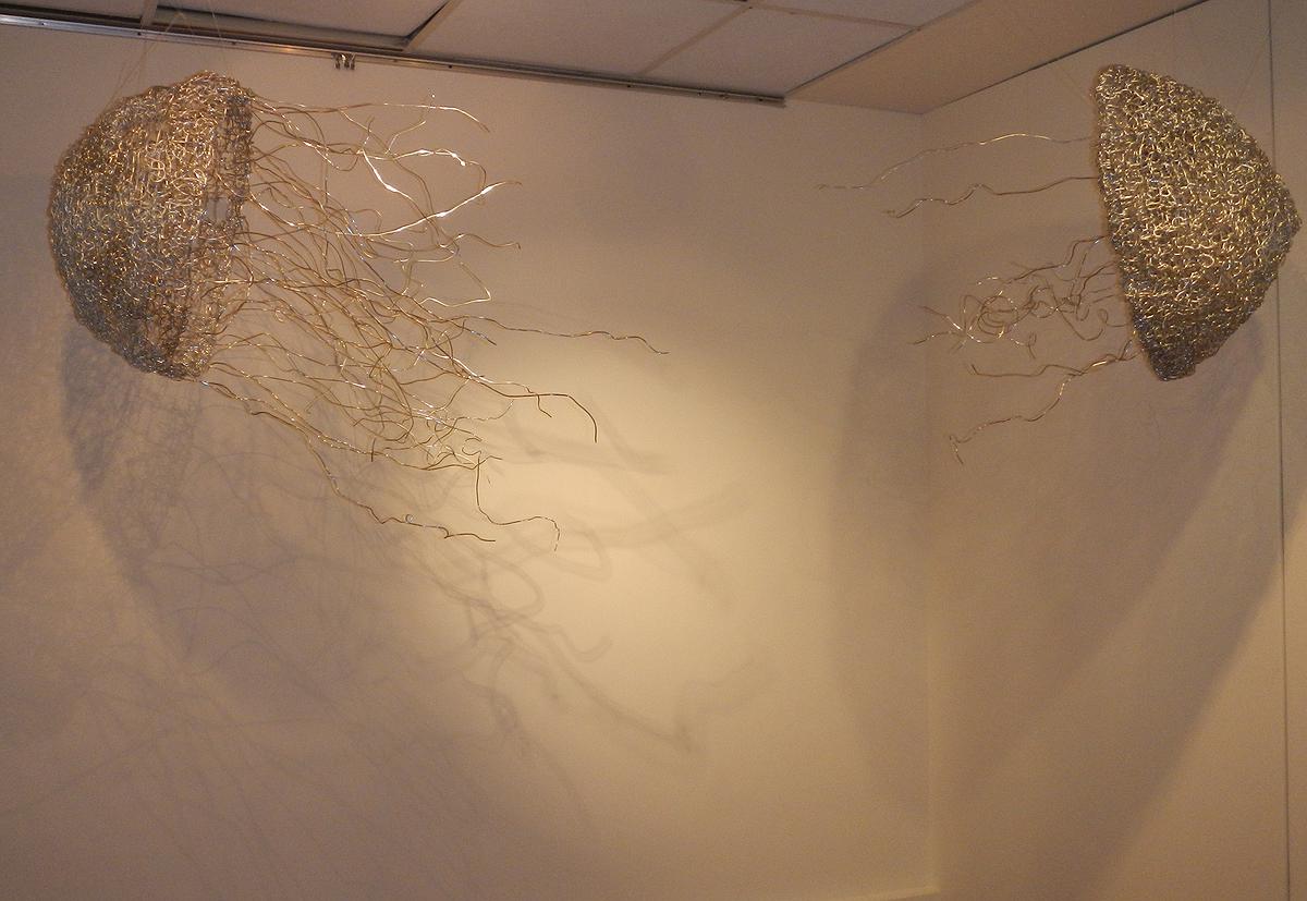 《空無》，2013。鋁線，220×60×95 cm的封面圖