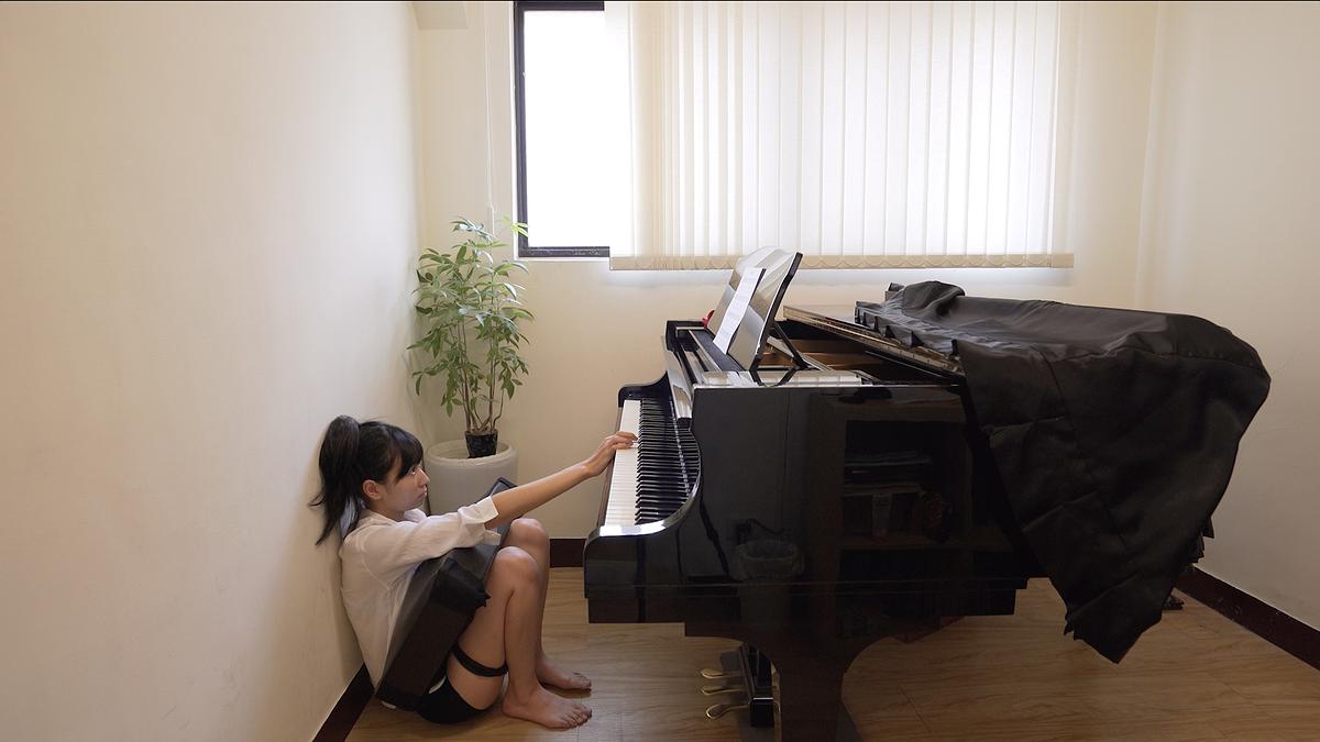 身體座標：當代生活中的身體想像--黃萱創作研究 圖19〈chair〉-3鋼琴房的封面圖