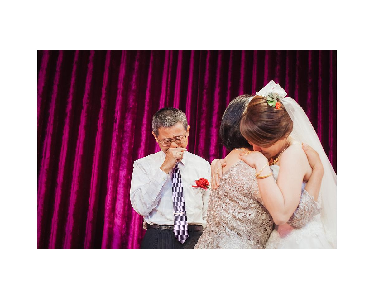 紀實攝影創作－婚禮中父母親情感表達的瞬間-17的封面圖