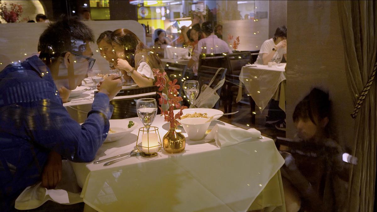 身體座標：當代生活中的身體想像--黃萱創作研究 圖20〈chair〉-3餐廳的封面圖