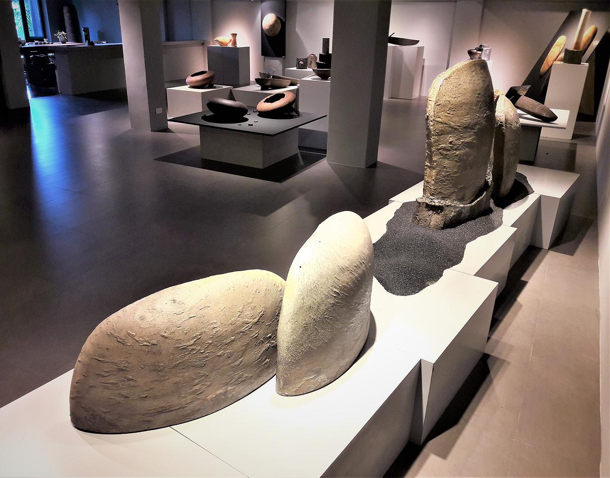 滾動與反轉之間  連炳龍創作論述-展場圖 (14)的封面圖