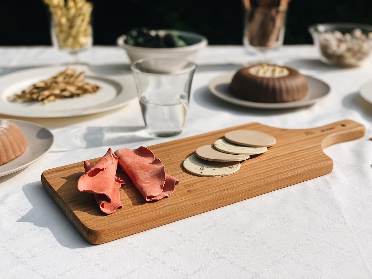 一桌子美好的饗宴_簡單可口的桌邊配菜的封面圖